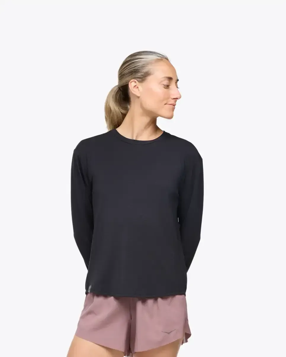 HOKA Essential LS Tee Black - HOKA Lifestyle Shoes - front view
