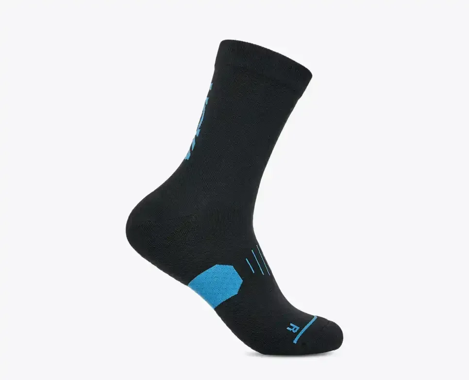 HOKA Graphic Crew Run Sock Black - Men's HOKA Exclusives - front view